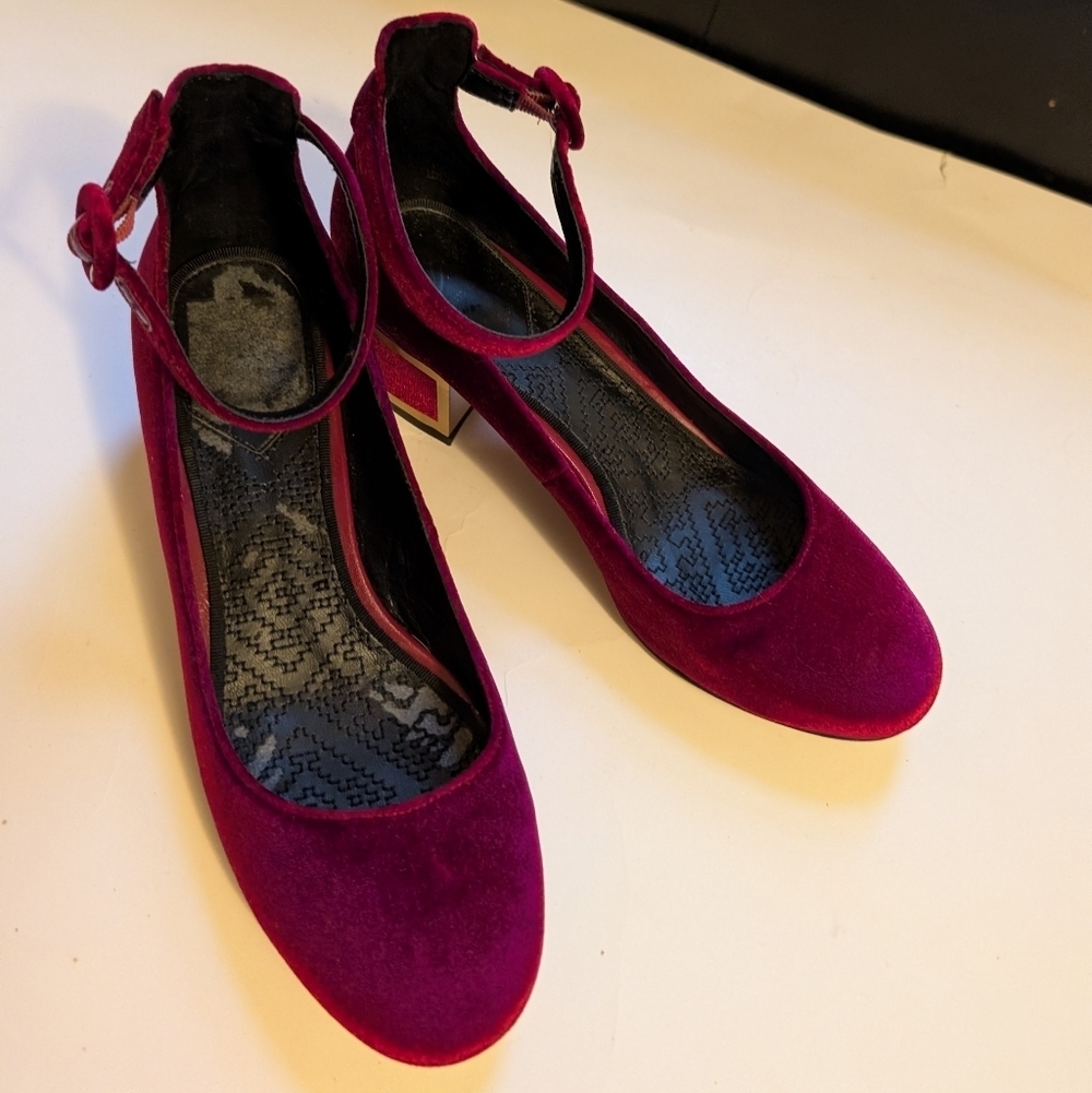 Brian Atwood Velvet Mary Jane shoes size 7.5 in VGUC - Picture 2 of 9